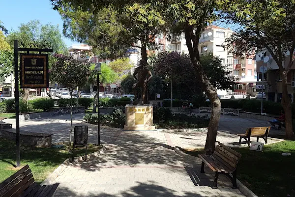 Konak Belediyesi Bahçelievler Metin Oktay Parkı