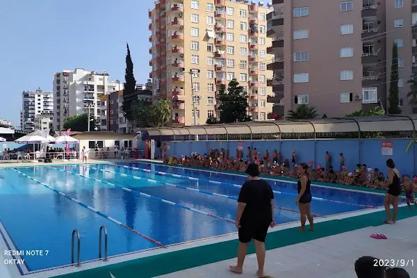 Mezitli Belediyesi Yüzme Havuzu