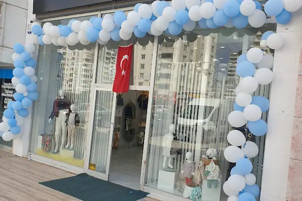 Momdas Boutique