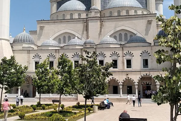 Ataşehir Mimar Sinan Camii