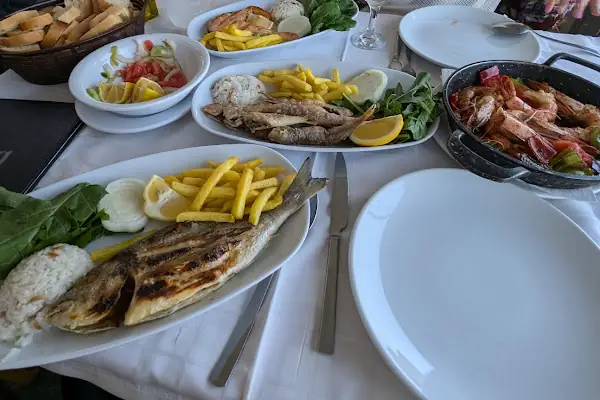 Nissi Restaurant & cafe