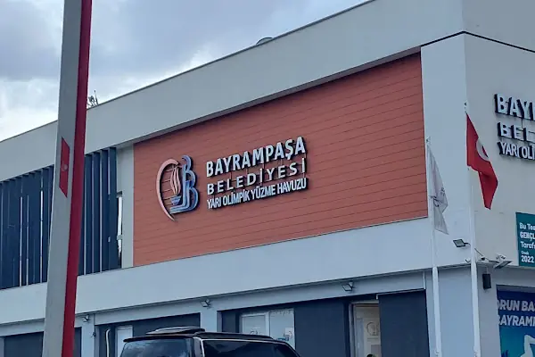 Bayrampaşa Belediyesi Yüzme Havuzu