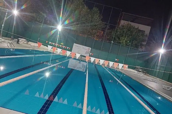 Fatih Çiftehavuzlar kapalı yüzme havuzu