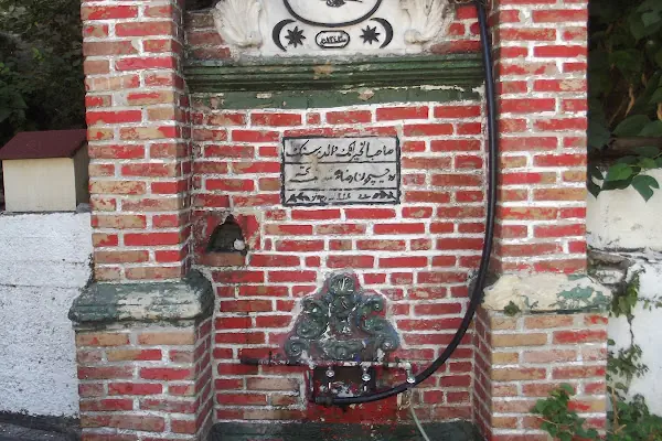 Zuhurat Baba Türbesi