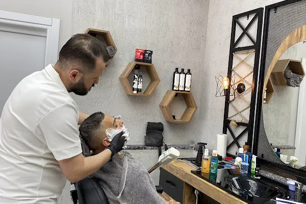 BY MAKAS HaiR CLUB