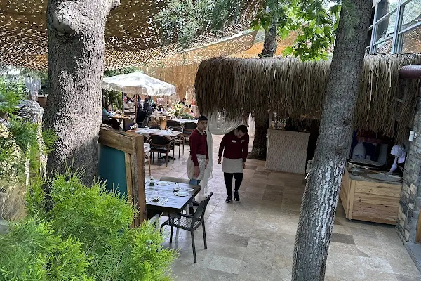 Vişne Bademli Kahvaltı