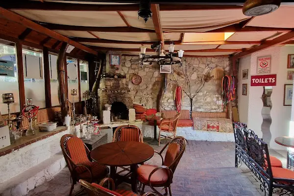 Cafe La Fontaine