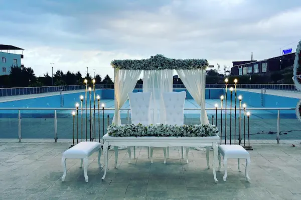 Toroslar Olimpik Yüzme Havuzu