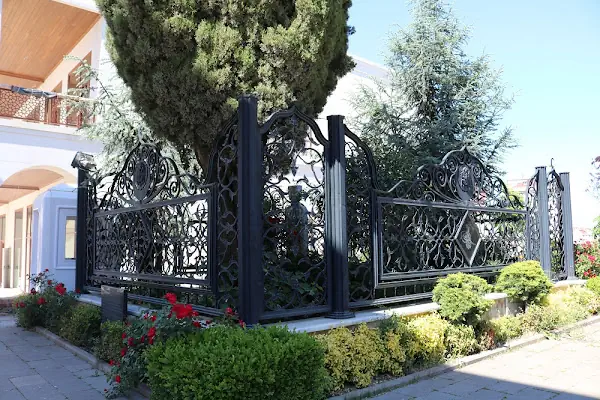 Abdurrahman Gazi Türbe Anıtı