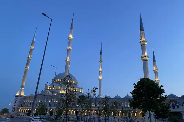 Taşoluk Merkez Cami