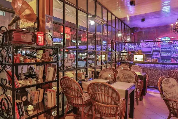 VINYL Cafe &amp; Shop