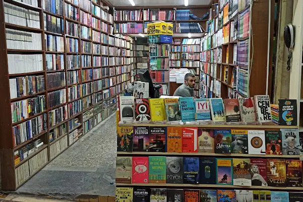 Aşiyan Kitabevi Rampalı Çarşı