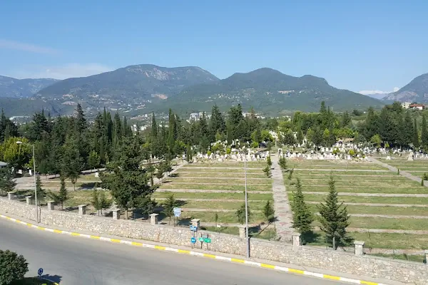 Aşağı Oba Belediyesi Mezarlığı