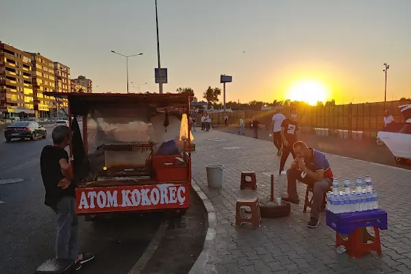 Üçkuyular Pazaryeri Otobüs Durağı