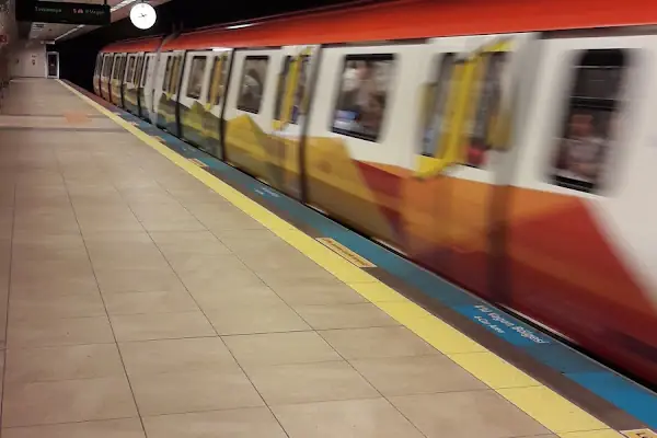 Metro İstasyonu
