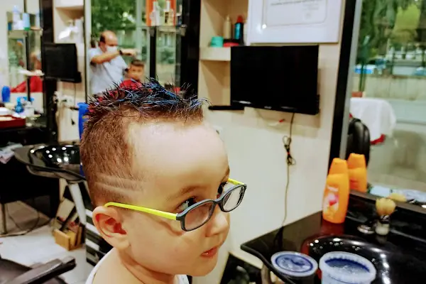 Cem Gülmüş erkek kuaför salonu