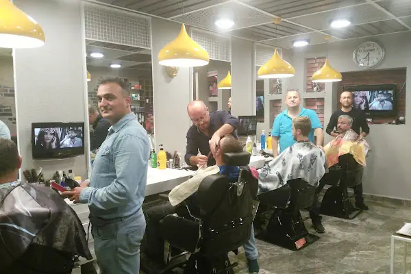 Kardeşler Erkek Kuaför