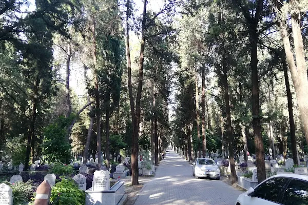 Ceyhan Asri Mezarlığı