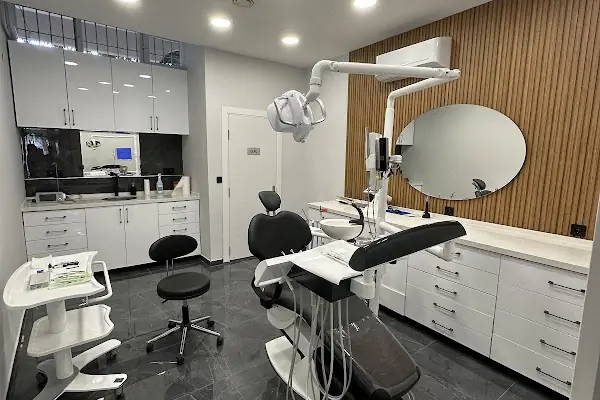 Balçova Beyza SAMANCI PEKTÜRK Diş Kliniği
