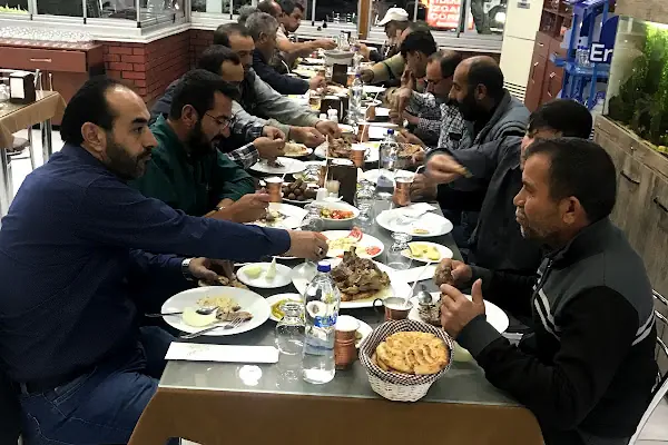 İzzet-i İkram Kebap Etli Ekmek