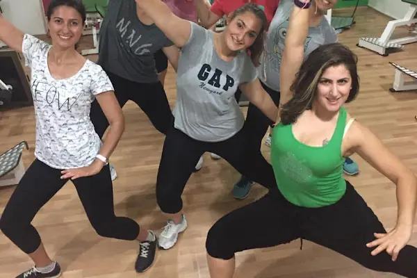 B-fit Bayraklı - Manavkuyu Kadınların Spor ve Yaşam Merkezi