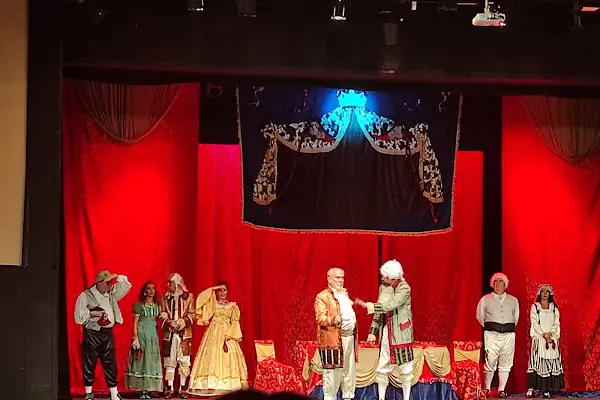 Adana Büyükşehir Belediyesi Tiyatro Salonu