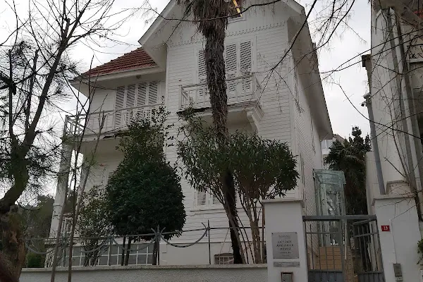 Burgazada Sait Faik Abası Yanık İlköğretim Okulu