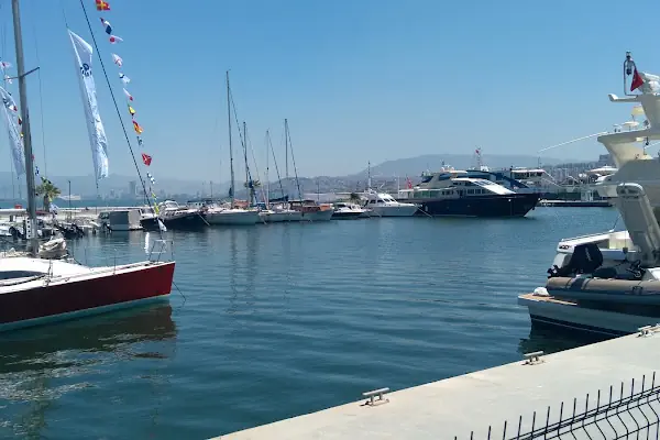 İzmir Marina Ön Büro