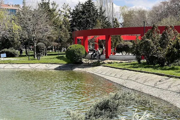 Sıhhiye Metro Abdi İpekçi Parkı Girişi