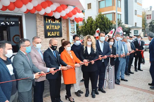 İyilik Kitap Kafe