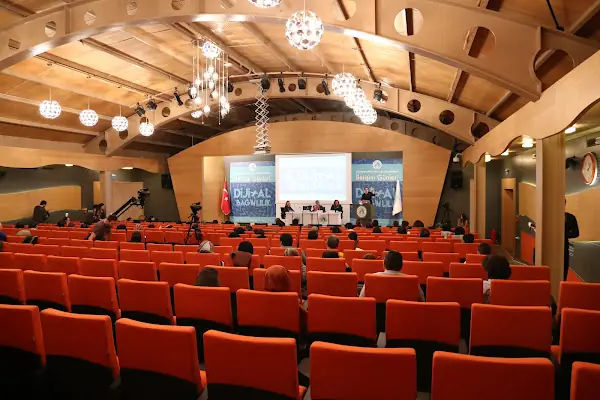 Üsküdar Üniversitesi Nermin Tarhan Konferans Salonu