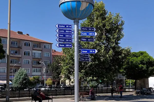Akşehir Dünyanın Ortası Anıtı
