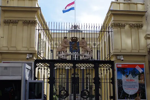 Hollanda Konsolosluğu