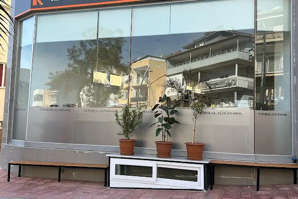 İstasyon Kütüphane Cafe
