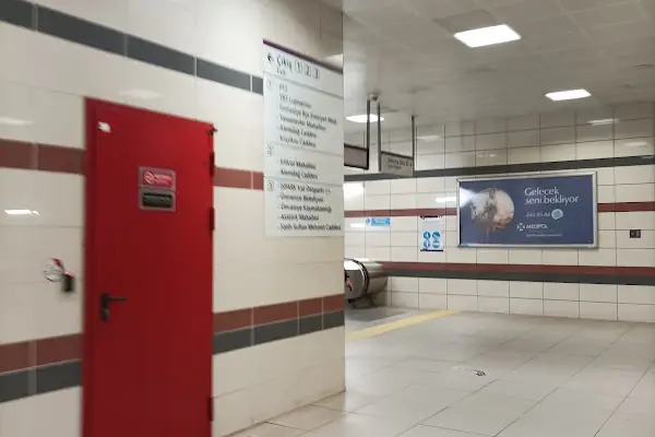 Ümraniye Metro İstasyonu