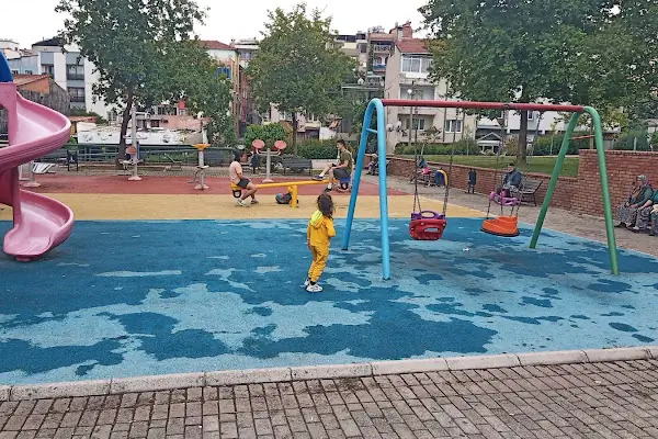 İzmir Büyükşehir Belediyesi Vali Parkı