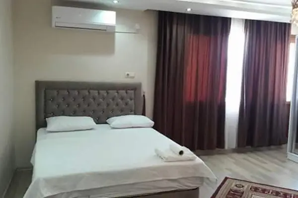 Maya Hotel &amp; Cafe