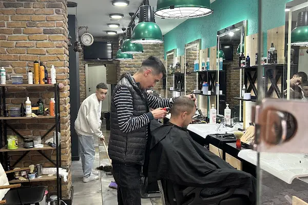 Hair Doctor Onur Topova Berber Güzellik Merkezi