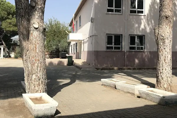 Çırpı Mustafa Adanır Ortaokulu