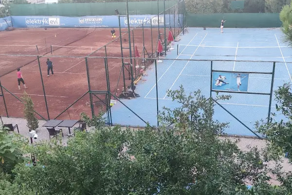 Evrensel Tenis