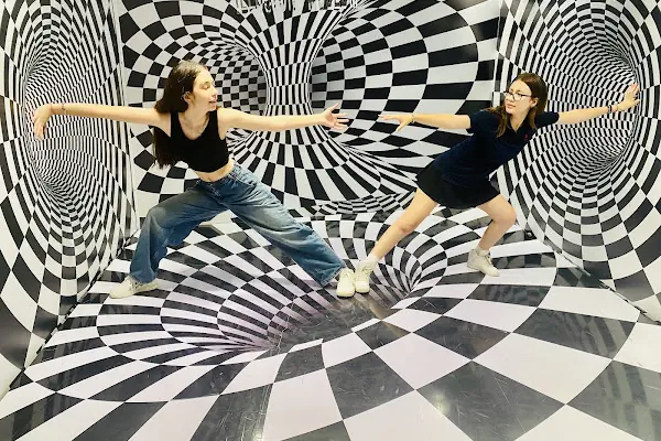 Illusion museum