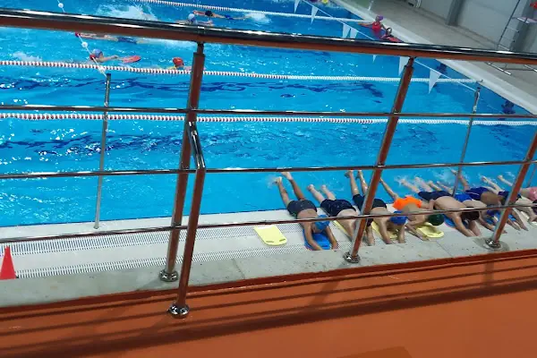 Esenler Kapalı Yüzme Havuzu