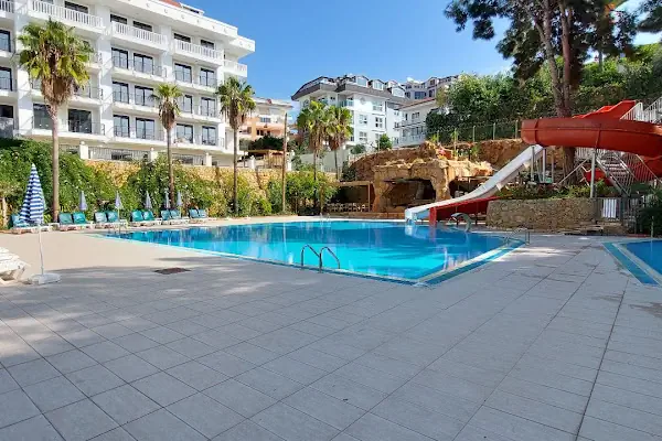 Green Life Hotel