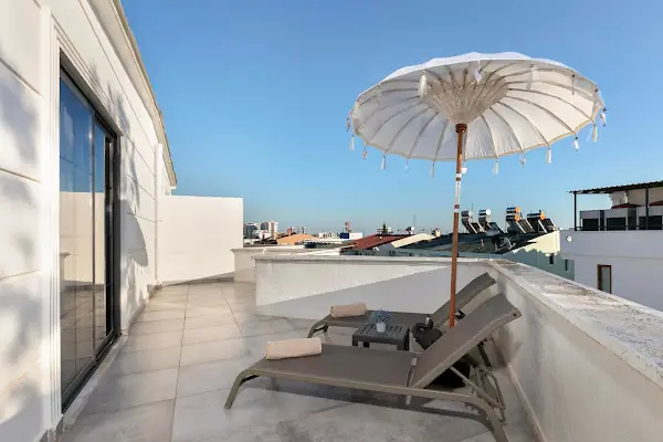 Azuu Hotel