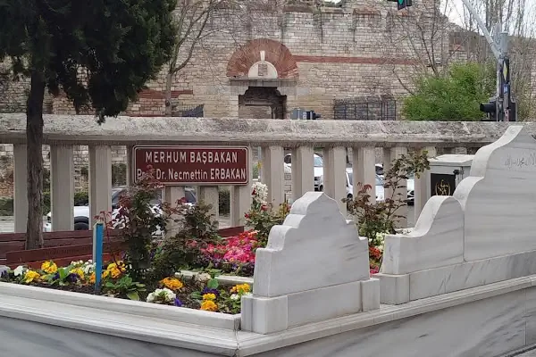 Prof. Dr.Necmettin Erbakan Makamı (Kabri)