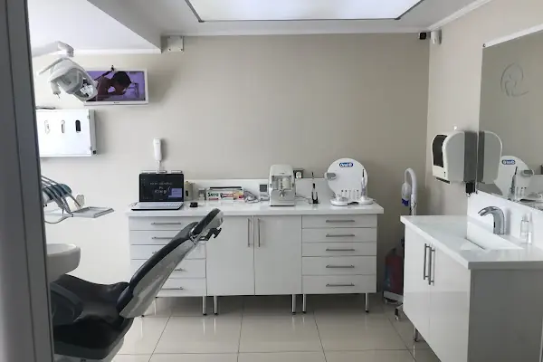 Diş Hekimi Erkan Özçıkrıkcı