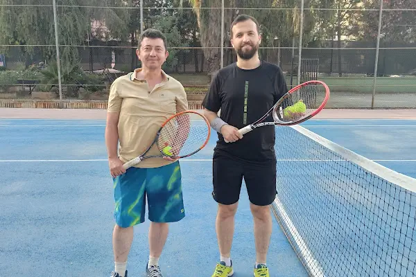 Uçanbalon Tenis Kortu