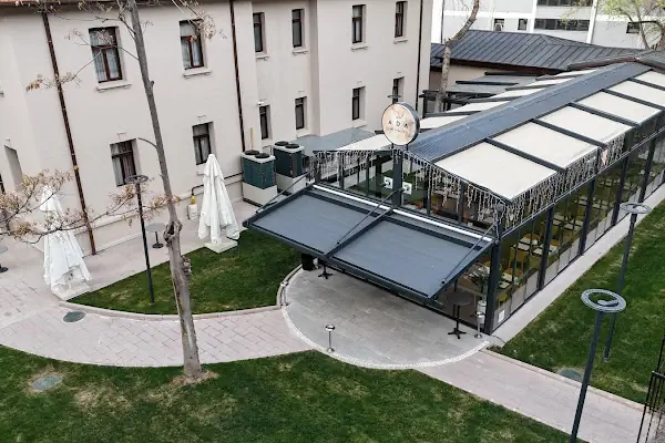 VE HOTELS ADAKALE