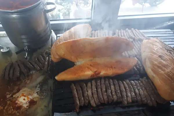 Çınaraltı köftecisi