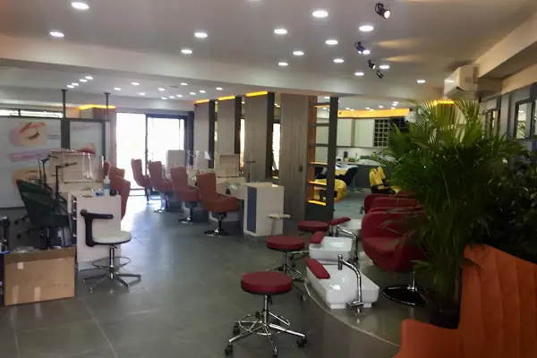 POINT . Coiffeur • Nail Art • Beauty
